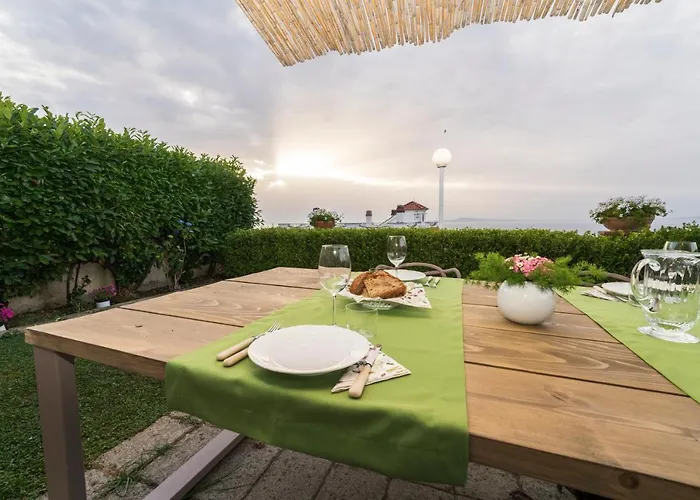 Shanti - Restaurant Di Aversano Salvatore Bed and Breakfast 4*